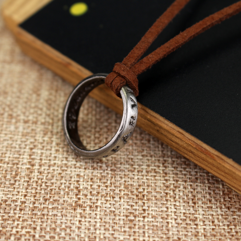 PS4 game Uncharted 4 Necklace  - Party Games Ps4 recension och pris